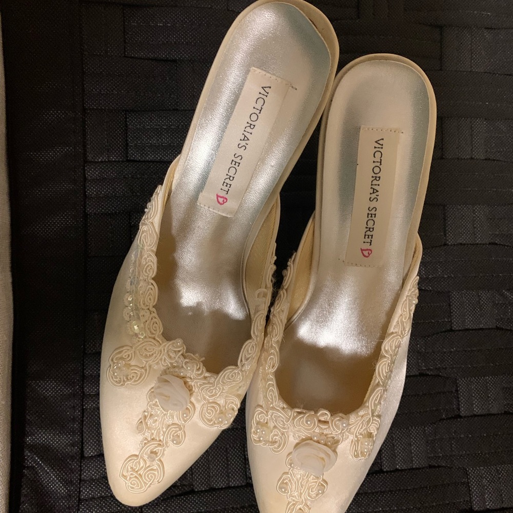 Victoria's Secret Ivory Embellished slippers Vintage